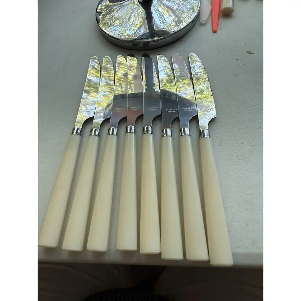 Vintage Cream Colored Plastic Handle Serrated knives 8 Pieces Made Taiwan 1970's